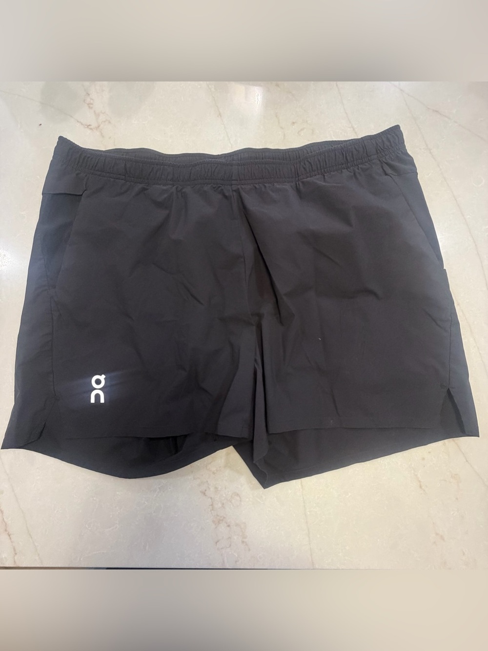 On Mens 5” Running Shorts Black Size XXL READ